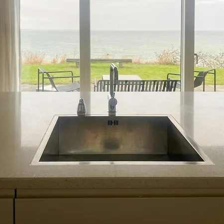 Summer House With Sea View And Private Hébergement de vacances *