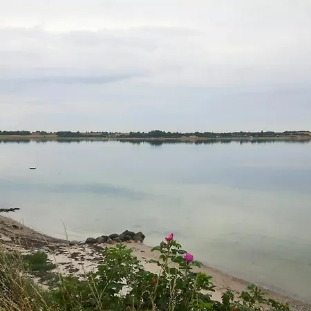 Hébergement de vacances Summer House With Sea View And Private *