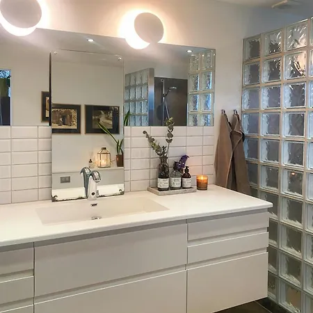 Hébergement de vacances Summer House With Sea View And Private *